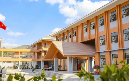 Cận cảnh Trường liên cấp ở vùng biên giới Si Pa Phìn trước ngày khánh thành