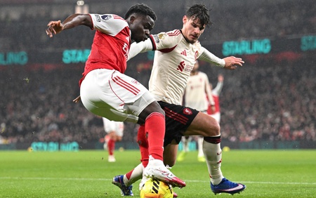 Arsenal chia điểm Liverpool tại Emirates, giữ vững ngôi đầu Ngoại hạng Anh