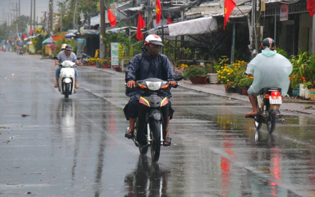 Dự báo thời tiết ngày 11/10: Mưa lớn tại một số khu vực ở Trung Bộ; Nam Bộ có mưa dông chiều tối, biển động mạnh