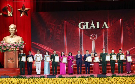 Lễ trao giải Cuộc thi chính luận về bảo vệ nền tảng tư tưởng của Đảng lần thứ 6