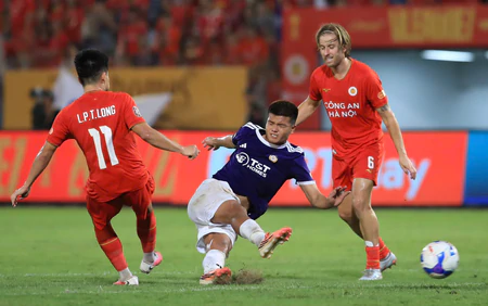 Hà Nội FC đánh thức cuộc đua vô địch V-League