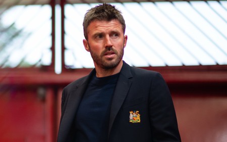 Michael Carrick được giữ lại ở MU: Khủng hoảng tại Old Trafford chưa có lời giải