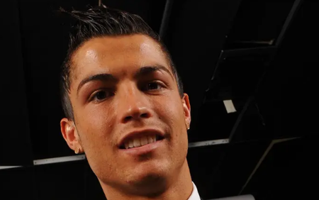 Ronaldo chính thức vượt Messi để giành Quả bóng vàng xuất sắc nhất lịch sử