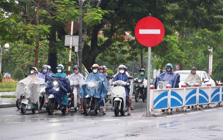 Dự báo thời tiết ngày 8/10: Mưa lớn ở Huế và Đà Nẵng sẽ giảm dần từ ngày 9/10