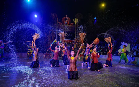 Chuyển đổi số từ quầy vé truyền thống (kỳ 1): "Cú chạm" không chỉ làm thay đổi một thói quen