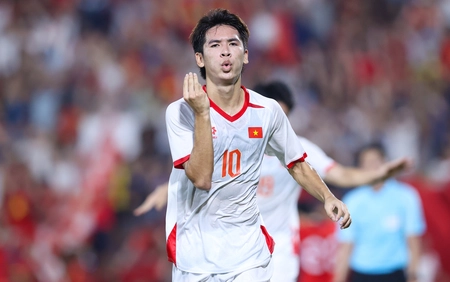 Đội tuyển Việt Nam: 'Nhà giàu' cũng khóc