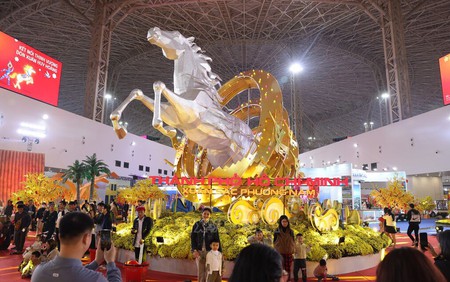 Hình tượng linh vật ngựa ghi dấu ấn tại Hội chợ Mùa Xuân 2026