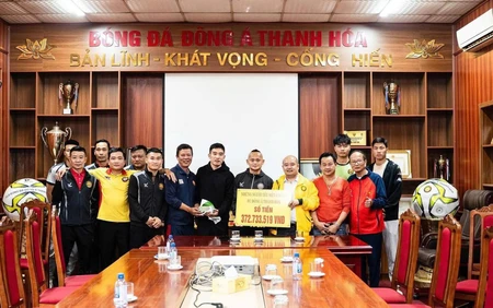 CLB Thanh Hóa được CĐV ủng hộ gần 400 triệu đồng, đội trưởng Doãn Ngọc Tân xúc động