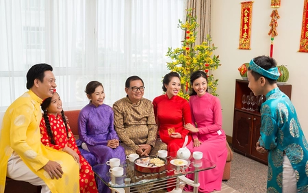 Tết Nguyên đán 2026: Ý nghĩa phong tục chúc Tết đầu năm của người Việt
