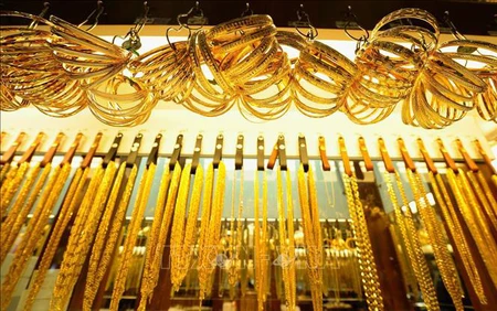 Giá vàng thế giới đi ngang sau phiên tăng mạnh