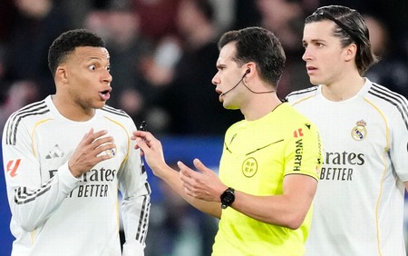 Real Madrid trắng tay, nguy cơ bị Barcelona đòi lại ngôi đầu La Liga