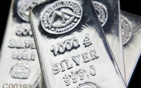 Giá bạc cao nhất trong 3 tuần, giá vàng đi lên do bất ổn thuế quan Mỹ