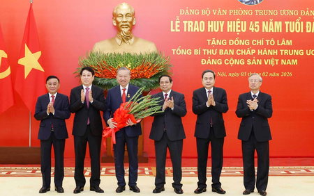 Lễ trao Huy hiệu 45 năm tuổi Đảng tặng Tổng Bí thư Tô Lâm