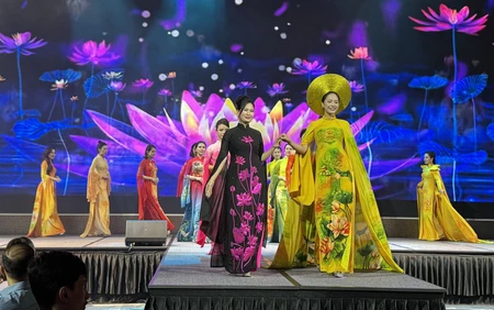 Quảng bá áo dài Việt Nam ra thế giới