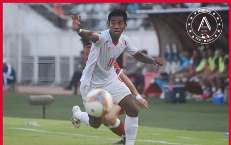 Tiền đạo Đông Nam Á từng sút tung lưới MU từ giã ĐTQG sau sự cố 'tác động vật lý' với phụ nữ