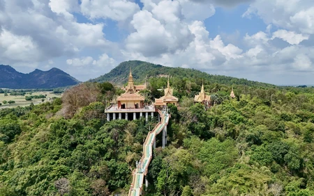 Vẻ đẹp thanh bình của chùa Tà Pạ giữa vùng Bảy Núi, An Giang