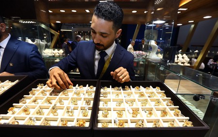 Giá vàng thế giới phục hồi nhẹ sau chuỗi giảm dài kỷ lục