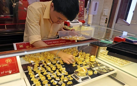 Giá vàng sáng 2/3 tăng 1,6 triệu đồng/lượng