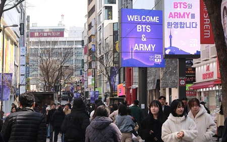 Sắc tím bao phủ trung tâm thủ đô Seoul trước buổi công diễn của BTS