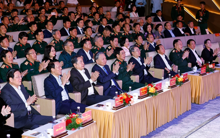 Tổng Bí thư và Chủ tịch Quốc hội dự chương trình nghệ thuật "Thanh âm dưới ánh mặt trời"