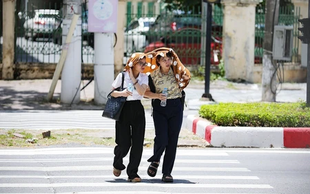 Cảnh báo nắng nóng gay gắt diện rộng ở miền Bắc và miền Trung