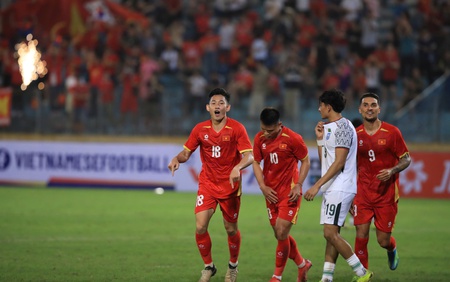 Cầu thủ Hà Nội FC ghi điểm ở đội tuyển Việt Nam