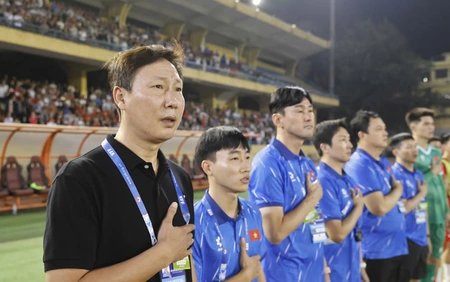 Báo Hàn Quốc khen ngợi khi HLV Kim Sang Sik tiệm cận 2 kỷ lục của thầy Park