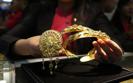 Giá vàng châu Á tiếp tục tăng do nhu cầu trú ẩn an toàn