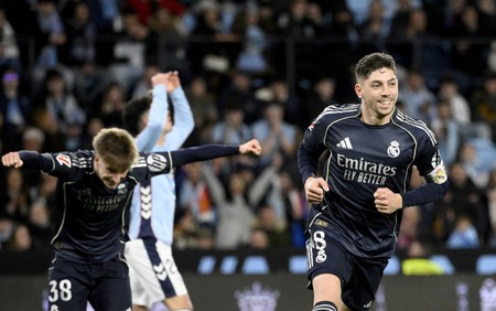 Thắng nghẹt thở phút bù giờ, Real Madrid lại gây áp lực với Barcelona trong cuộc đua vô địch La Liga