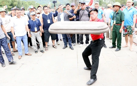 Gìn giữ nét đẹp văn hóa truyền thống trò chơi dân gian pháo đất