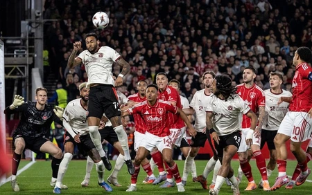 Arsenal chưa phải là 'Vua bóng chết' của châu Âu