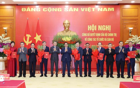 Hội nghị công bố Quyết định của Bộ Chính trị về công tác tổ chức và cán bộ của 5 cơ quan