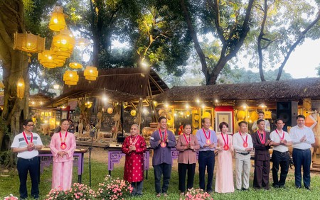 Khai mạc chương trình nghệ thuật “Vườn Ánh sáng” tại Văn Miếu - Quốc Tử Giám