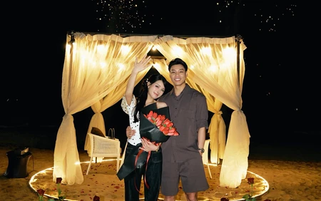 Hậu vệ tuyển Việt Nam cầu hôn bạn gái hotgirl trong ngày đặc biệt