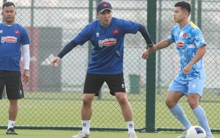 Trợ lý đồng hương tiếp tục đồng hành cùng HLV Kim Sang Sik