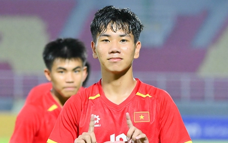 'Nhạc trưởng' U17 Việt Nam mang dáng dấp Hoàng Đức
