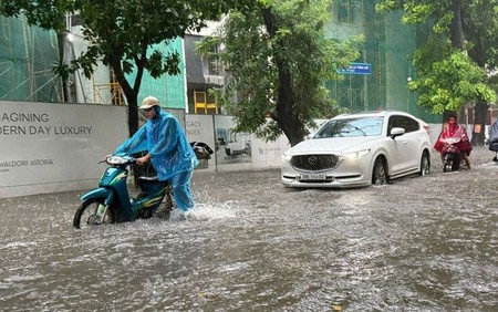 Dự báo thời tiết ngày 25/4: Trung Bộ tiếp tục mưa dông, Nam Bộ nắng nóng