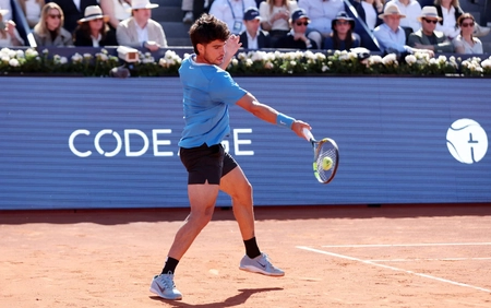 Alcaraz dính chấn thương vì 'tham' đánh quá nhiều giải?