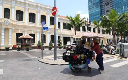 Nắng nóng xen “mưa vàng” trong dịp Giỗ Tổ tại TP. Hồ Chí Minh