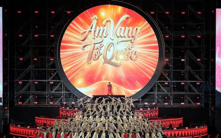 Xúc động, hùng tráng chương trình nghệ thuật đặc biệt “Âm vang Tổ quốc”