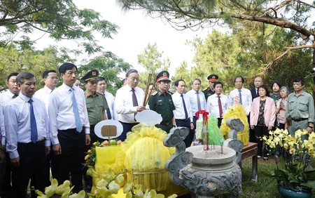 Lá cờ thống nhất và mệnh lệnh hành động