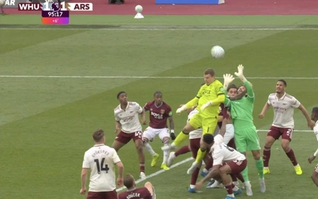 VAR gây 'bão' ở trận West Ham và Arsenal, xuất hiện nhiều ý kiến trái chiều