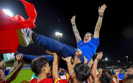 Xúc động khoảnh khắc U17 Việt Nam ăn mừng suất dự World Cup