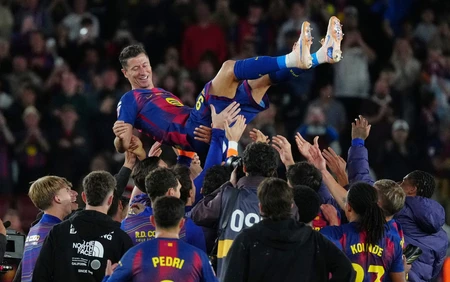 Lewandowski chia tay Barcelona: Cảm ơn anh, Robert!