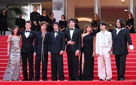 "The Black Ball" nhận tràng pháo tay dài bậc nhất LHP Cannes 2026