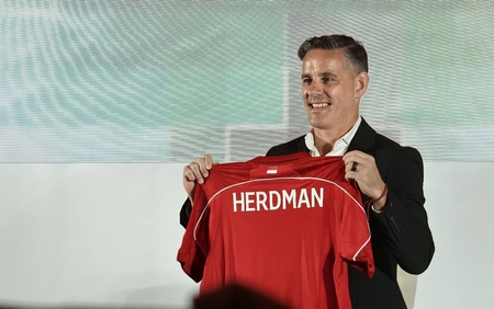 HLV ĐT Indonesia tuyên bố phải giành vé dự World Cup 2030, dùng cầu thủ quốc nội ở AFF Cup