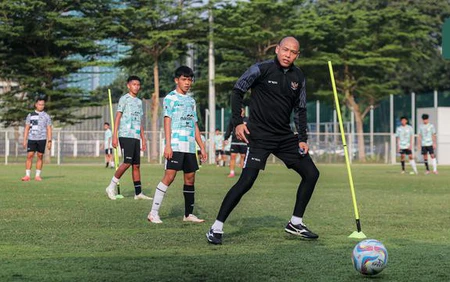HLV Indonesia không chịu áp lực, yêu cầu học trò hạn chế mạng xã hội trước khi gặp U19 Việt Nam