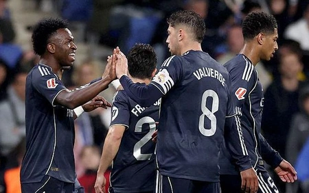 Real Madrid khiến Barcelona chưa thể đăng quang sớm La Liga