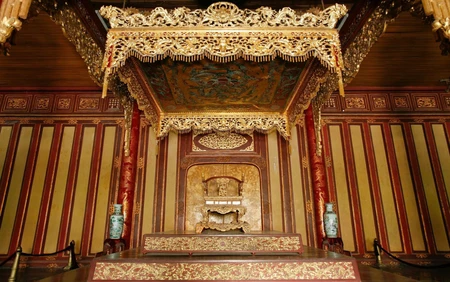 Bảo tồn tối đa yếu tố gốc khi phục chế Bảo vật quốc gia “Ngai vua triều Nguyễn”