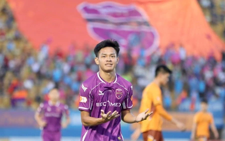 Tiền đạo U23 Việt Nam xin lỗi người hâm mộ vì đội nhà xuống hạng